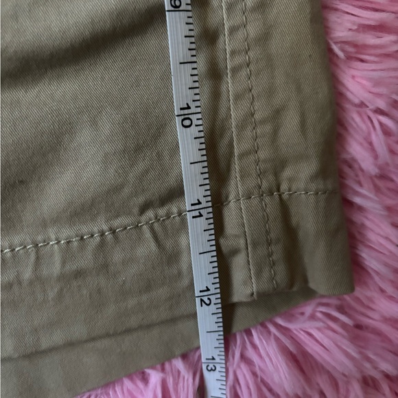 Old Navy sz 4 Regular khaki shorts with front and back pockets - Picture 8 of 8